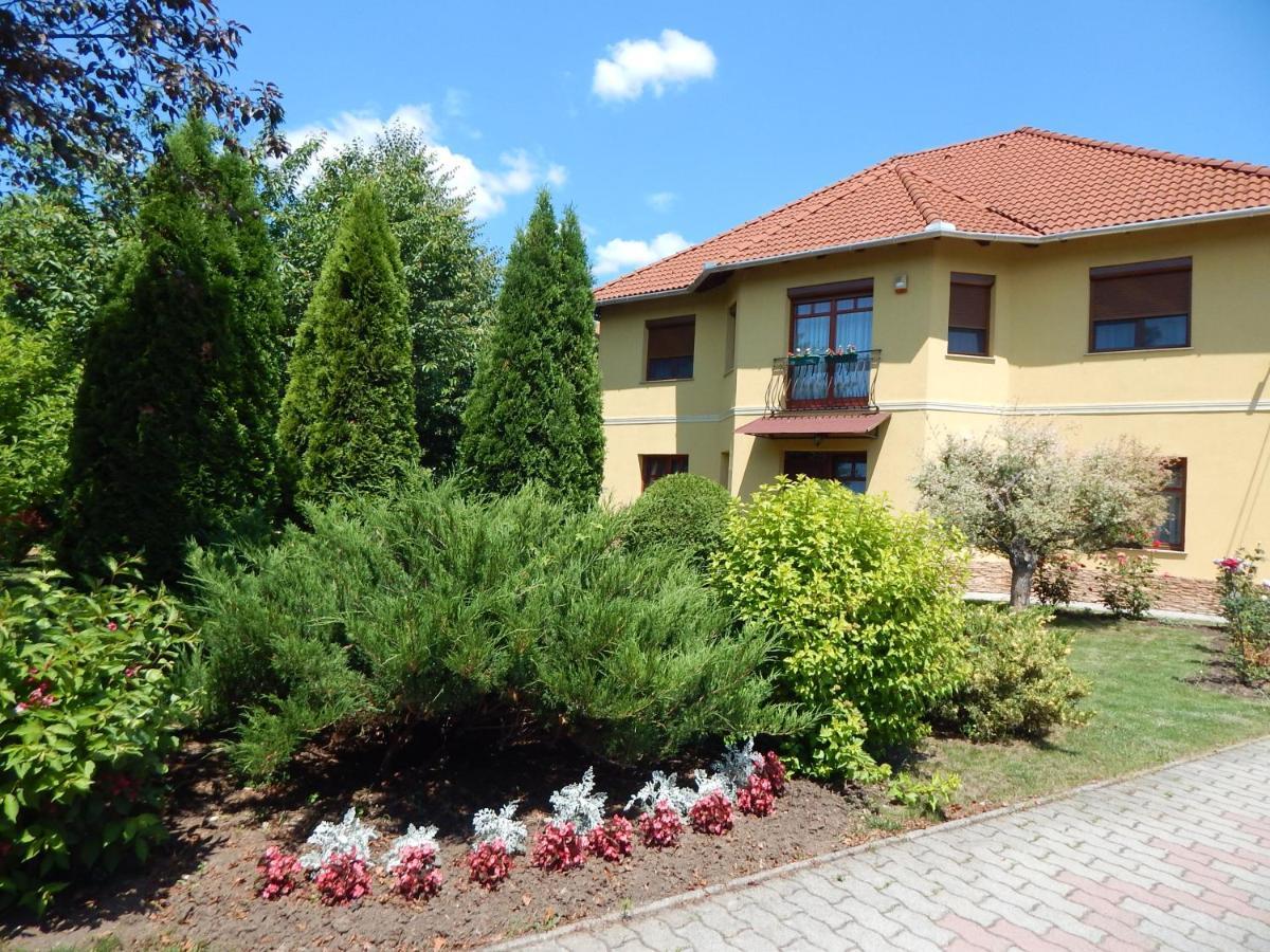 Voelgy Apartman Eger Luaran gambar