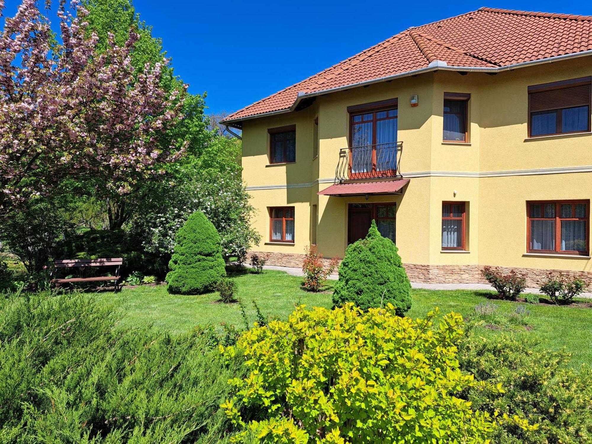 Voelgy Apartman Eger Luaran gambar